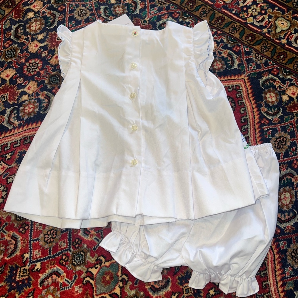 The proper peony white cotton NWT 12mo swing set w/ floral embroidery & bloomer - Picture 2 of 3